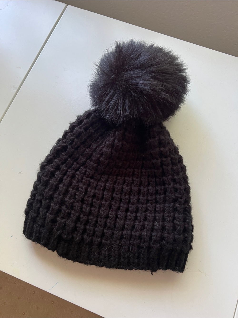 Chunky Knit Pom Beanie - Black